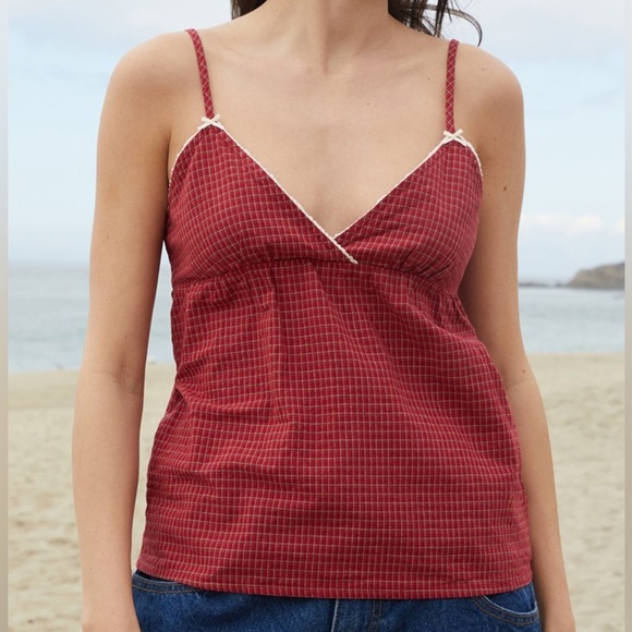 Brandy Melville Edith tank top in red - Picture 1 of 5